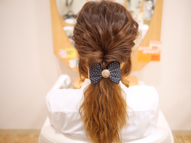 簡単ヘアアレンジ 不器用な方でもくるりんぱだけでこなれヘアに大変身 石川県 金沢市 野々市市 口コミで人気のヘアサロン 美容室 デューポイント 簡単ヘアアレンジ 不器用な方でもくるりんぱだけでこなれヘアに大変身 石川県 金沢市 野々市市 口コミで人気のヘアサロン 美容室 デューポイント